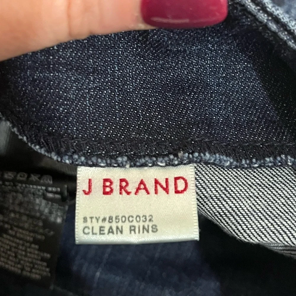 J Brand Mid-rise Zip Capri in Clean Rinse Size 27